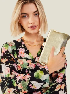 Accessorize clutch