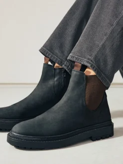 Black Oiled Leather - Forever Comfort® Round Toe Chelsea Boots