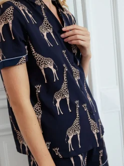 Blauw - Chelsea Peers pyjamaset met korte broek en giraffenprint van katoen
