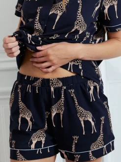 Blauw - Chelsea Peers pyjamaset met korte broek en giraffenprint van katoen