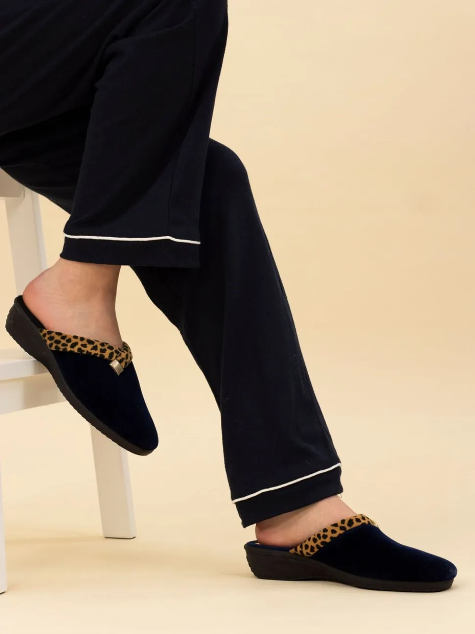 Blauw - Lunar Michelle Animal Print Trim Wedged Mule Slippers