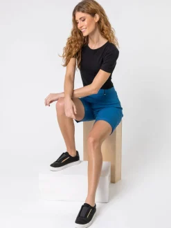 Blauw - Roman stretch short met omgeslagen zoom