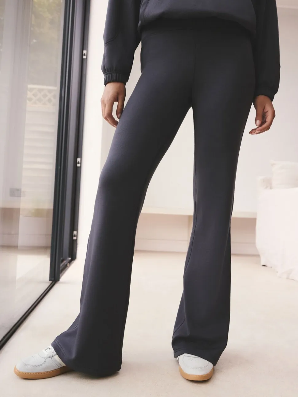 Blauw - self. Kickflare Joggers