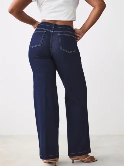 Blauw met wassing - Jeans met zandloperpasvorm en wijde pijpen