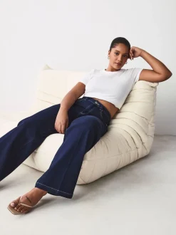 Blauw met wassing - Jeans met zandloperpasvorm en wijde pijpen