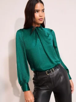Blauwgroen - Friends Like These - Gecrushte satijnen blouse met gedraaide hals en lange mouwen
