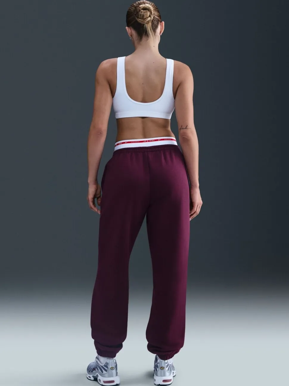 Bordeaux Burgundy - Nike oversized Phoenix fleece joggingbroek met hoge taille en grafisch logo