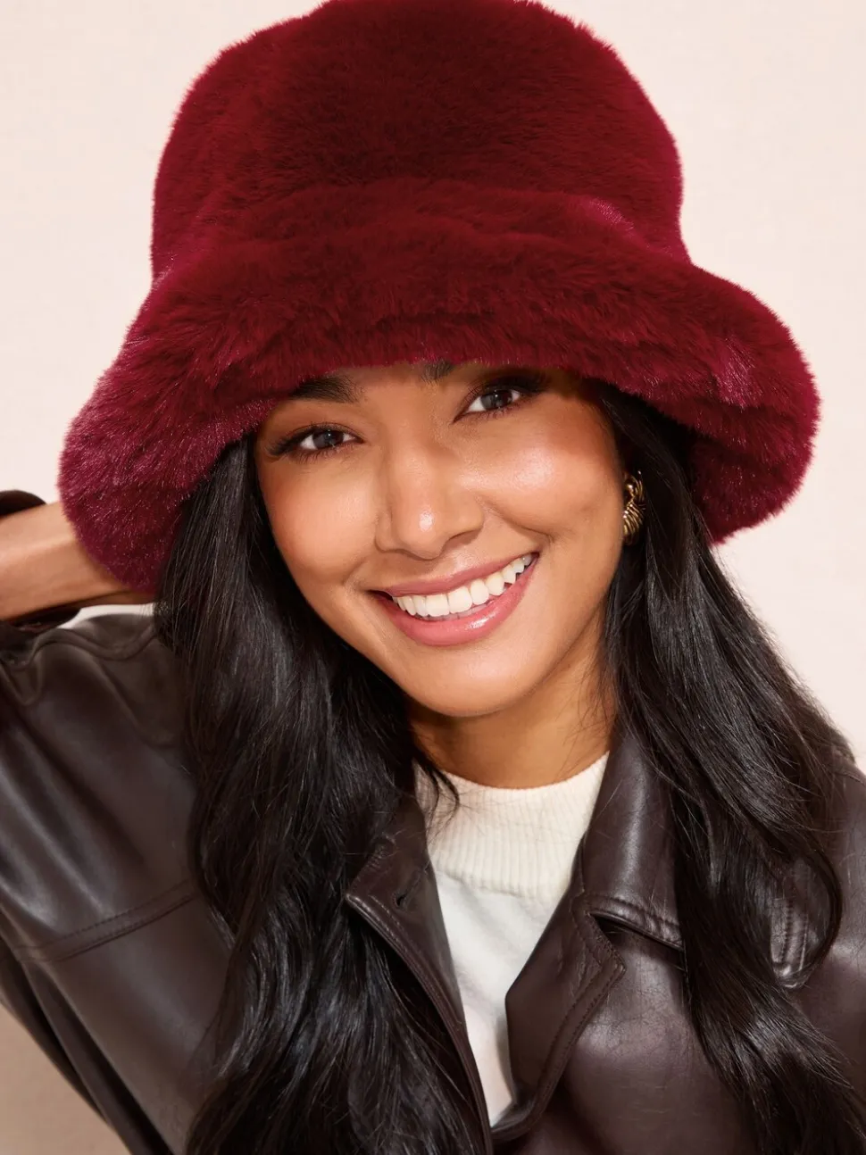 Bordeauxrood - Friends Like These Faux Fur Bucket Hat