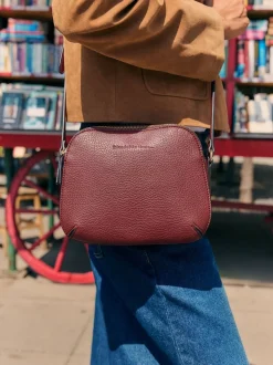 Bordeauxrood - Friends Like These Double Compartment Cross-Body Bag