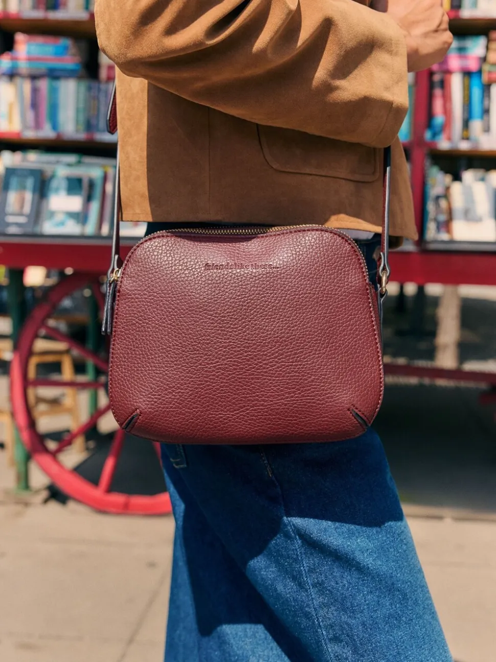 Bordeauxrood - Friends Like These Double Compartment Cross-Body Bag