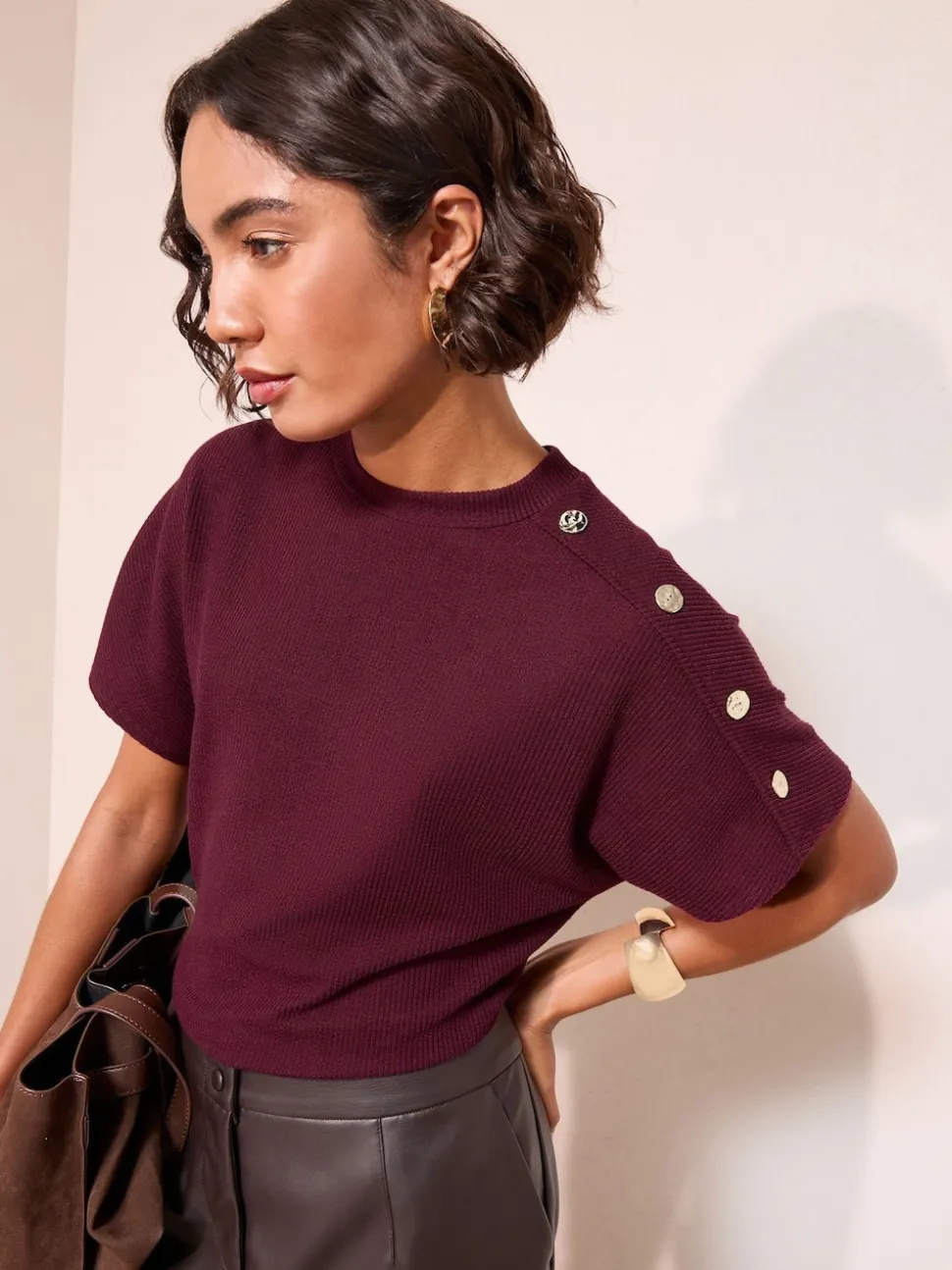Bordeauxrood - Friends Like These Button Detail Short Sleeve Top