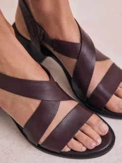 Bordeauxrood - Leren sandalen met bandjes en blokhak