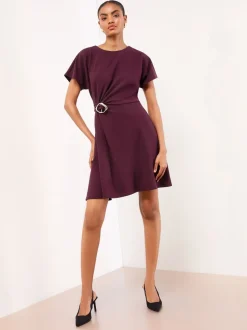 Bordeauxrood - Lipsy miniskaterjurk met hardwaredetail