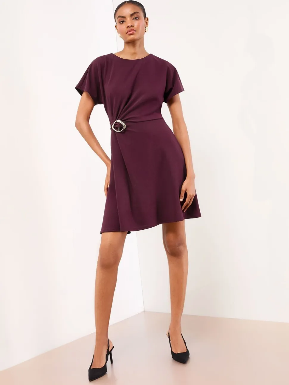 Bordeauxrood - Lipsy miniskaterjurk met hardwaredetail