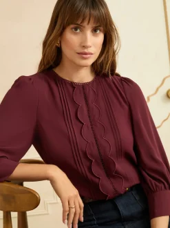Bordeauxrood - Love & Roses 3/4 Sleeve Scallop Detail Blouse