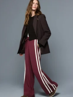 Bordeauxrood - Wijduitlopende broek met streep langs de zijkanten
