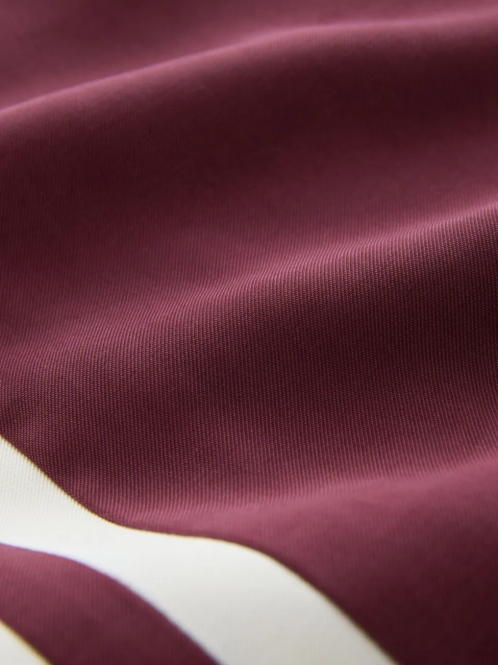 Bordeauxrood - Wijduitlopende broek met streep langs de zijkanten