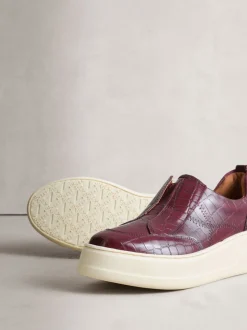 Bordeauxrood met krokodilleneffect - Signature leren sneakers met dikke plateauzolen en sleehak