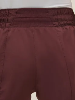 Bourgondië crush - Nike One Dri-FIT 3 inch short met halfhoge taille en geïntegreerde slip
