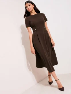 Bruin - Friends Like These Getailleerde midi-jurk met tabdetail en korte mouwen