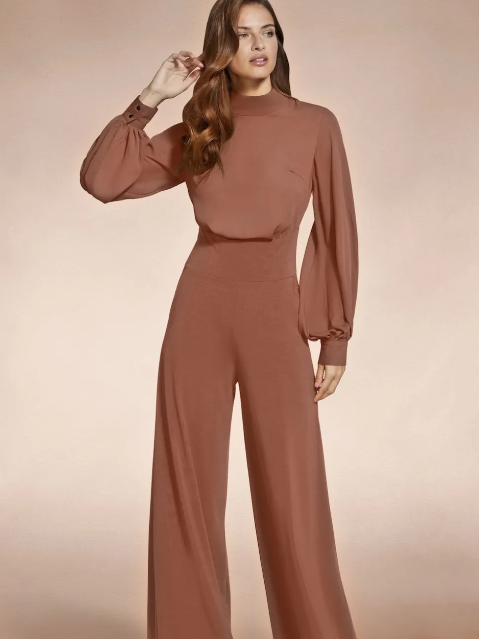 Bruin - HotSquash jumpsuit met wijde pijpen en blousonmouwen