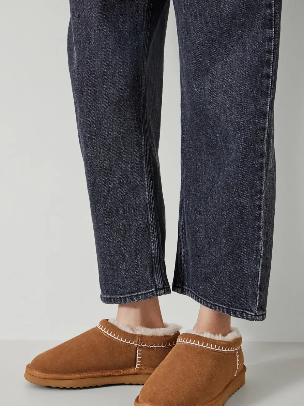 Bruin - Hush Padded Collar Shearling Snug Slippers