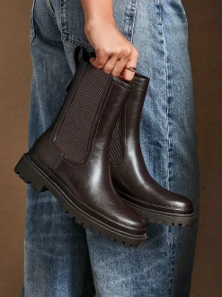 Bruin - Linzi Command Chunky Sole Chelsea Boots