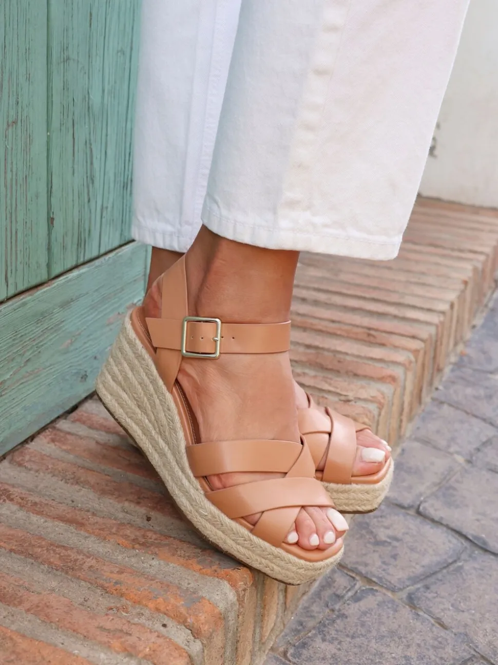 Bruin - Linzi Sheena sleehaksandalen met gekruiste voorkant
