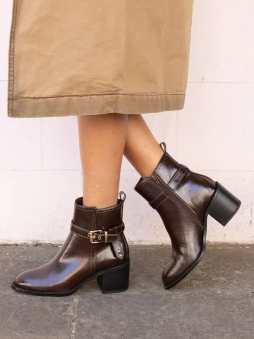 Bruin - Novo Wide Fit Jasmine Round Toe Block Heel Buckle Detail Ankle Boots