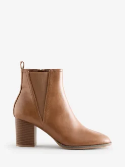 Bruin - Novo Wide Fit Jessie Block Heel V Chelsea Ankle Boots