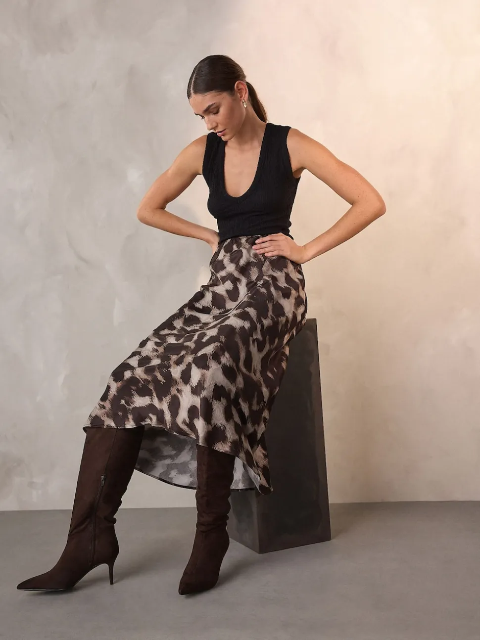Bruin met dierenprint - Satijnen midirok