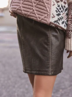 Bruin met distressed-effect - Minirok van imitatieleer