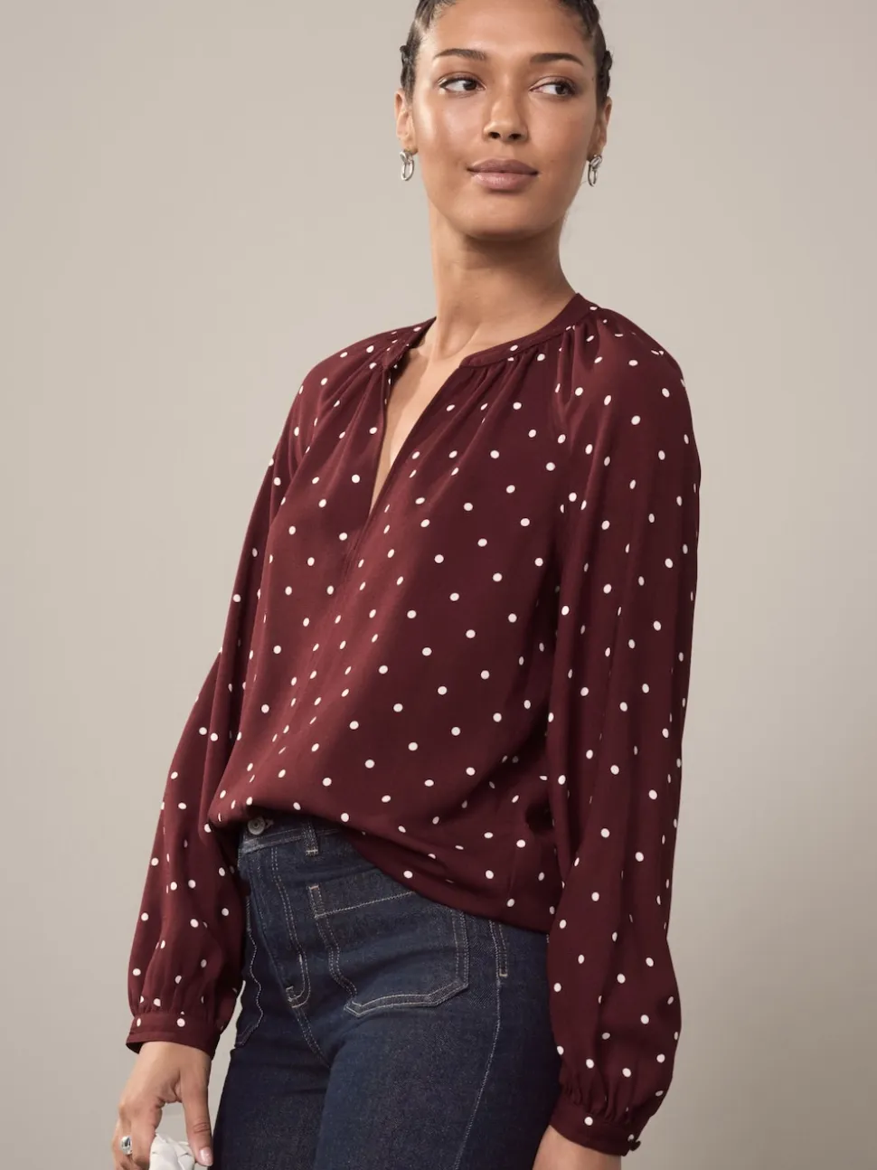 Burgundy Red Polka Dot - Blouse met V-hals en lange mouwen