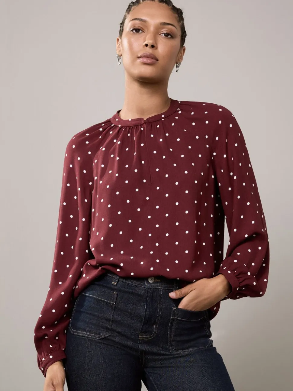 Burgundy Red Polka Dot - Blouse met V-hals en lange mouwen