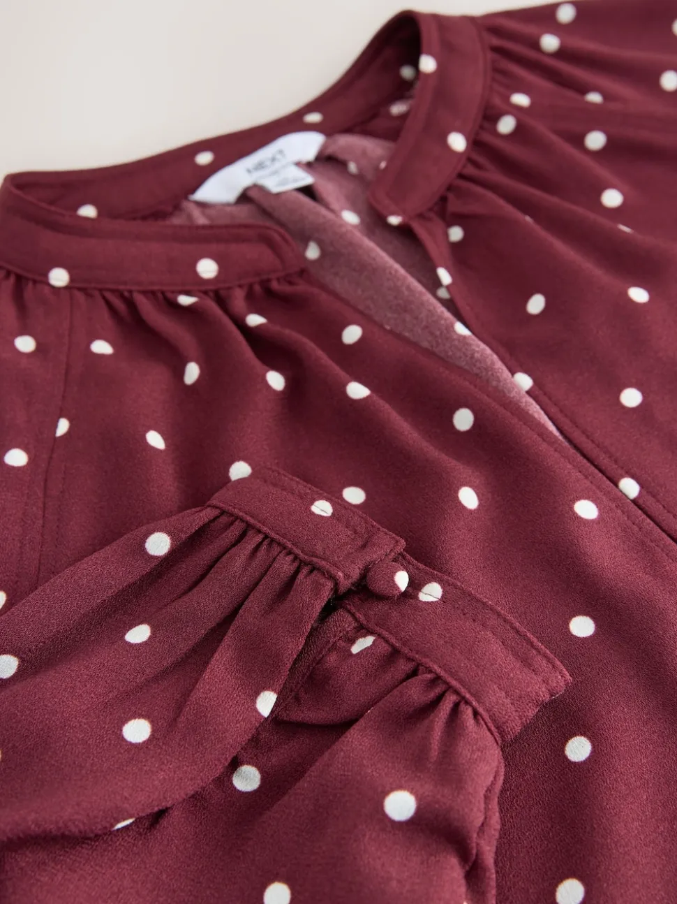 Burgundy Red Polka Dot - Blouse met V-hals en lange mouwen