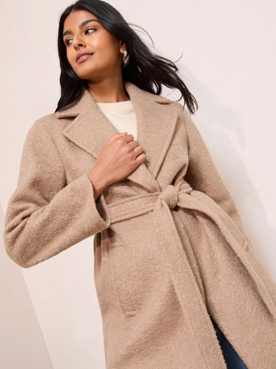 Camel - Friends Like These Bouclé midi-jas met riem en textuur