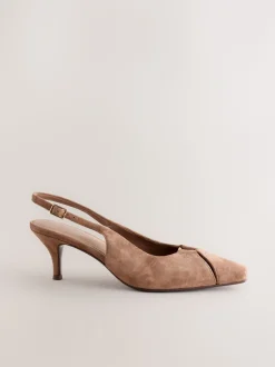 Camelbruin - Leren slingbackhakken met uitsnijdingen en hardwaredetails