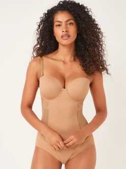 Caramel-nude - DD+ kanten tummy control body met lichte vulling