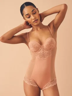 Caramel-nude - Kanten body met cups en sterke buikcorrectie