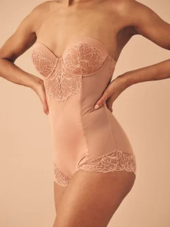Caramel-nude - Kanten body met cups en sterke buikcorrectie