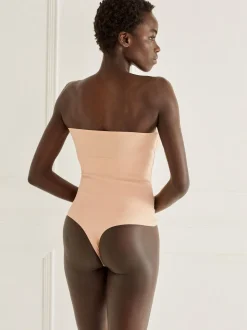 Caramel-nude - Wear Your Own - Beha-slipdress van kant met krachtige buikcorrectie