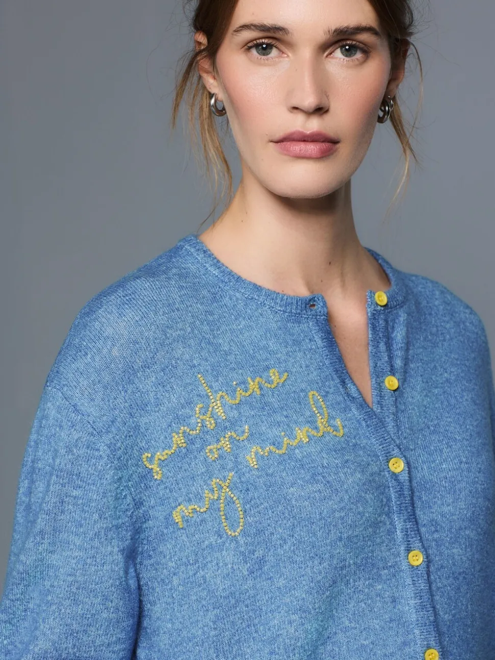 Chambray Blue Embellished - Gebreid vest met ronde hals