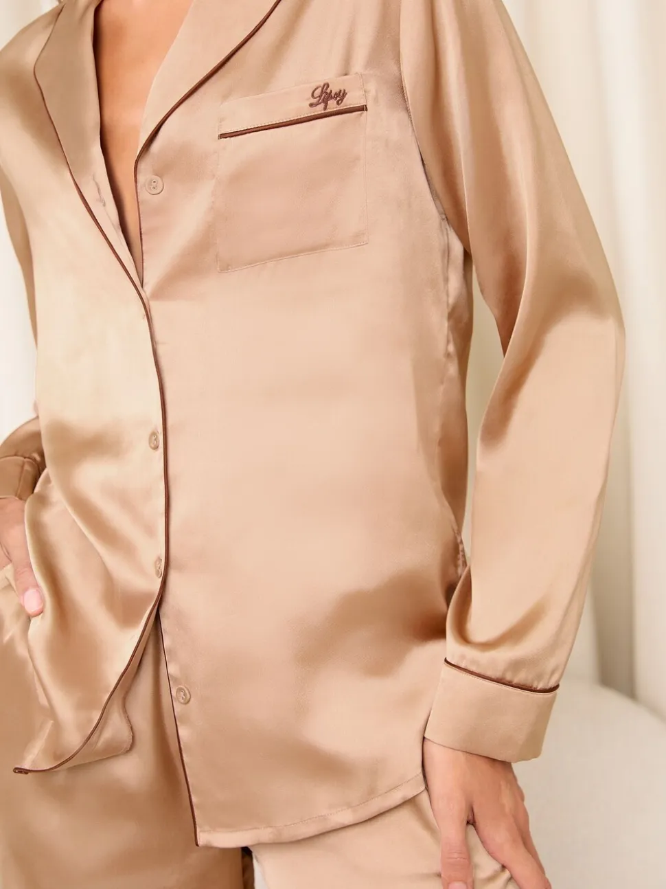 Champagne-goud - Lipsy - Pyjamaset met lange mouwen van bedrukt satijn