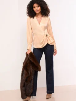 Champagne-goud - Lipsy Satin Hardware Detail Wrap Top