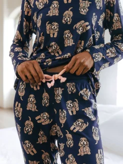 Chelsea Peers Lange pyjamaset met cockapoo-print en ronde hals
