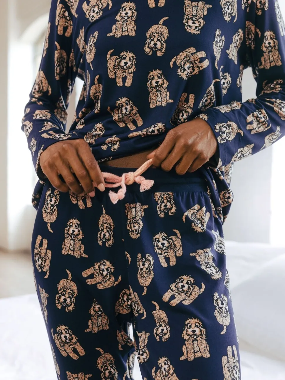 Chelsea Peers Lange pyjamaset met cockapoo-print en ronde hals
