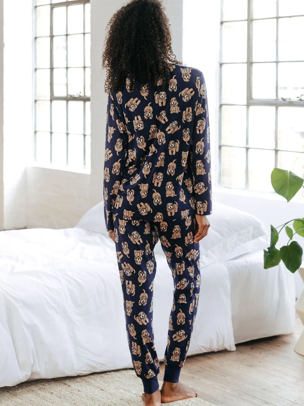 Chelsea Peers Lange pyjamaset met cockapoo-print en ronde hals