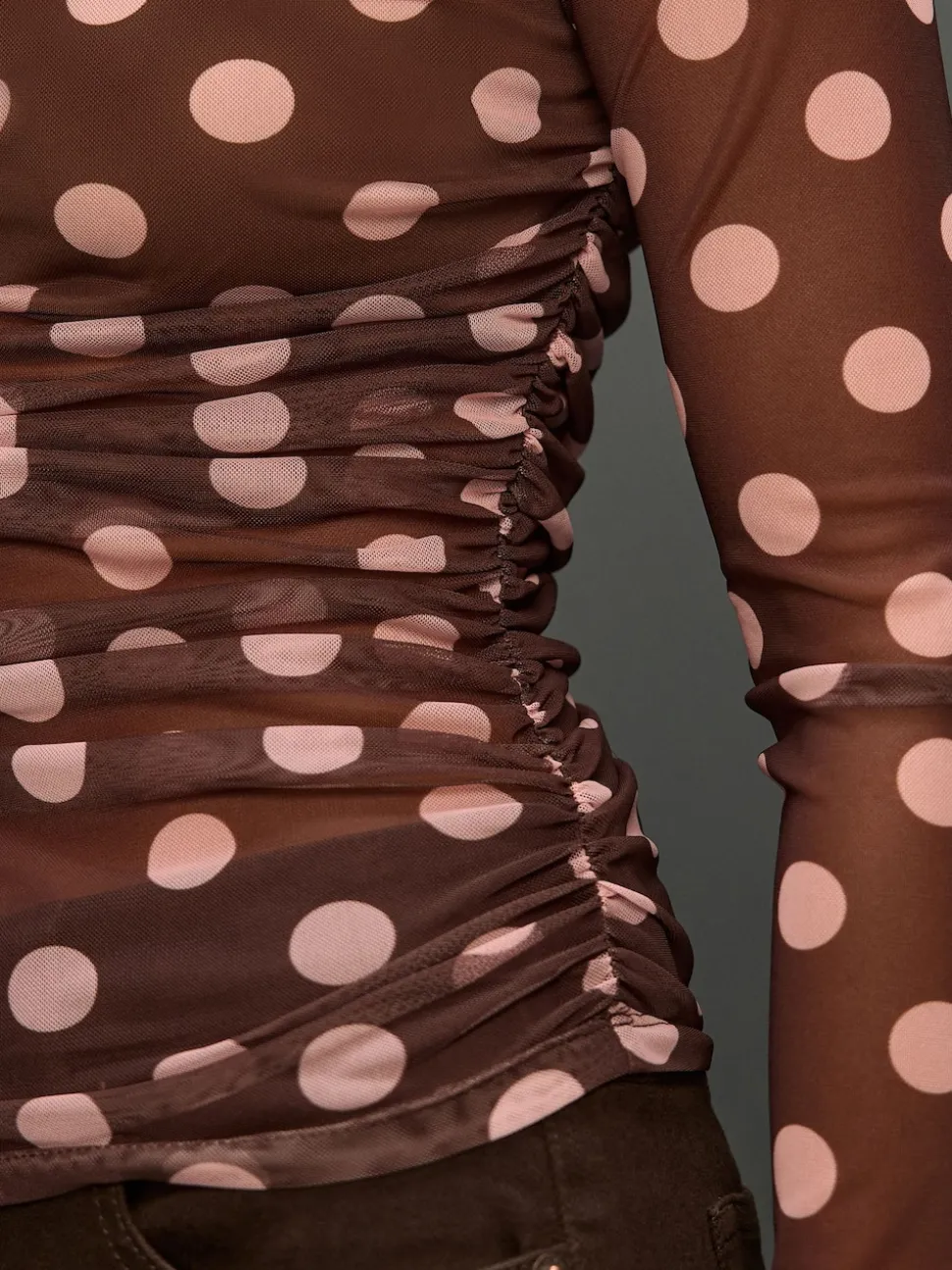 Chocolade Bruin/Roze met stippen - Top met lange mouwen, gerimpelde zijkanten en mesh