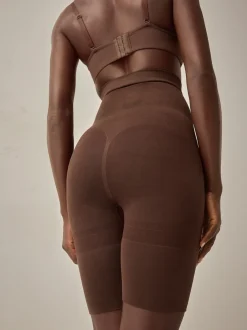 Chocolade nude - Vormgevende naadloze slip voor gladdere dijen met stevige buikcorrectie