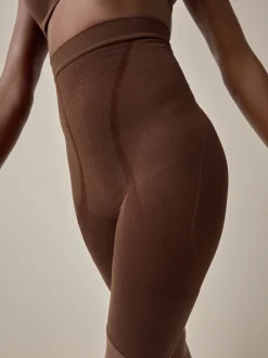 Chocolade nude - Vormgevende naadloze slip voor gladdere dijen met stevige buikcorrectie